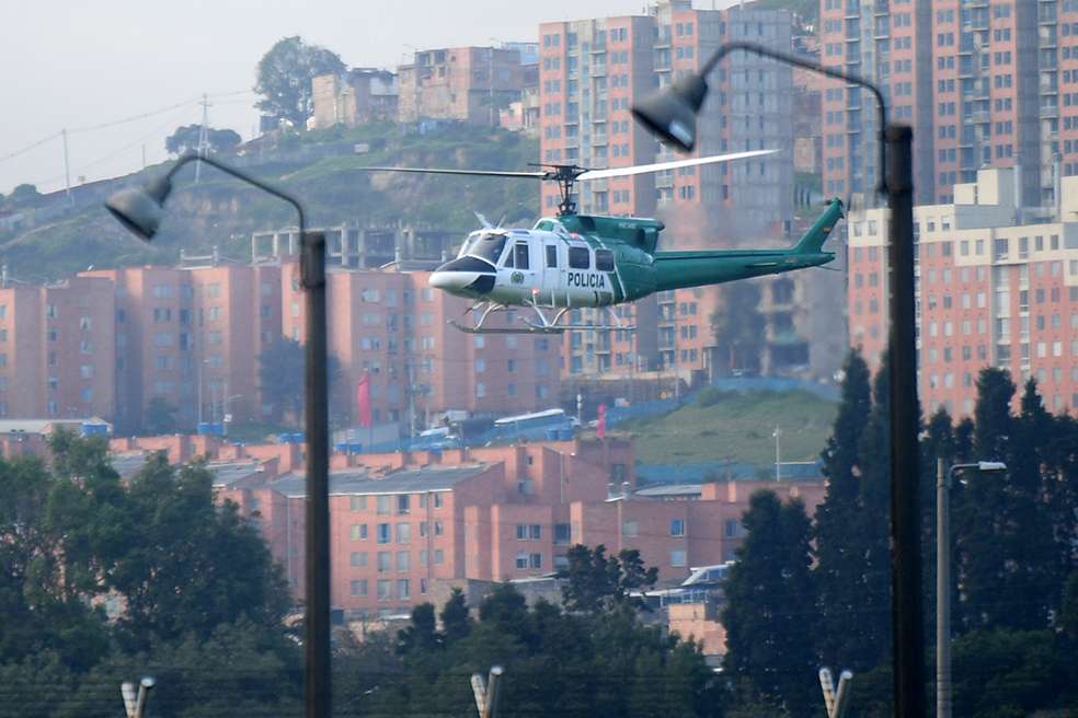 En un helicóptero de la policía, Santrich es conducido a la Fiscalía.Cristian GaravitoA continuación, reproducimos el comunicado completo de la Fiscalía: