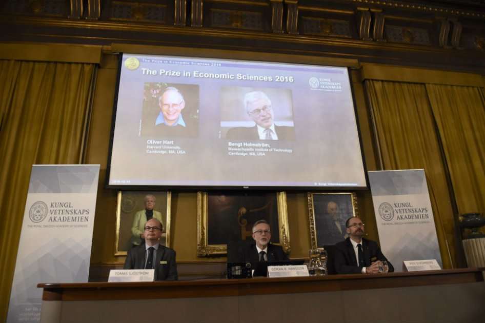 El comité del premio durante el anuncio de los ganadores del galardón. /EFE
