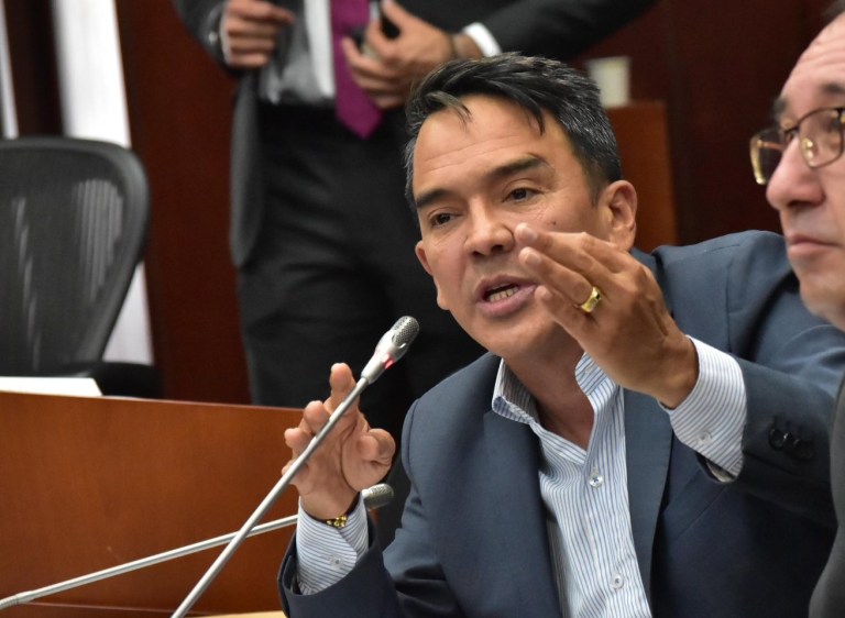 Capturan a asesor de senador del Centro Democrático por supuesto soborno a la Policía