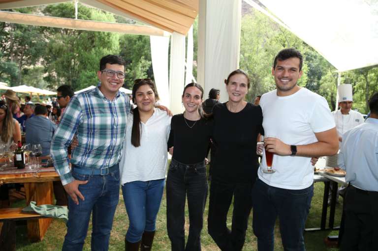 Nick Santander, Alexandra Peralta, María Fernanda Vega, Ingrid Woll y Daniel Reate