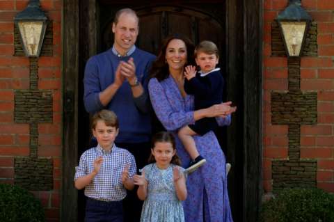 Los príncipes de Gales escapan de Londres. Kate y William viajaron con sus hijos