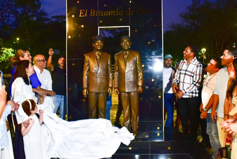 Estatua Binomio de oro
