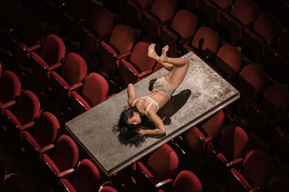 "El encuentro", videodanza que se hizo en coproducción con el Teatro Colón, habitando artísticamente los espacios de este templo del arte nacional, fue uno de los trabajos en los que L’Explose, una compañía de danza y teatro, trabajó a lo largo del 2020.