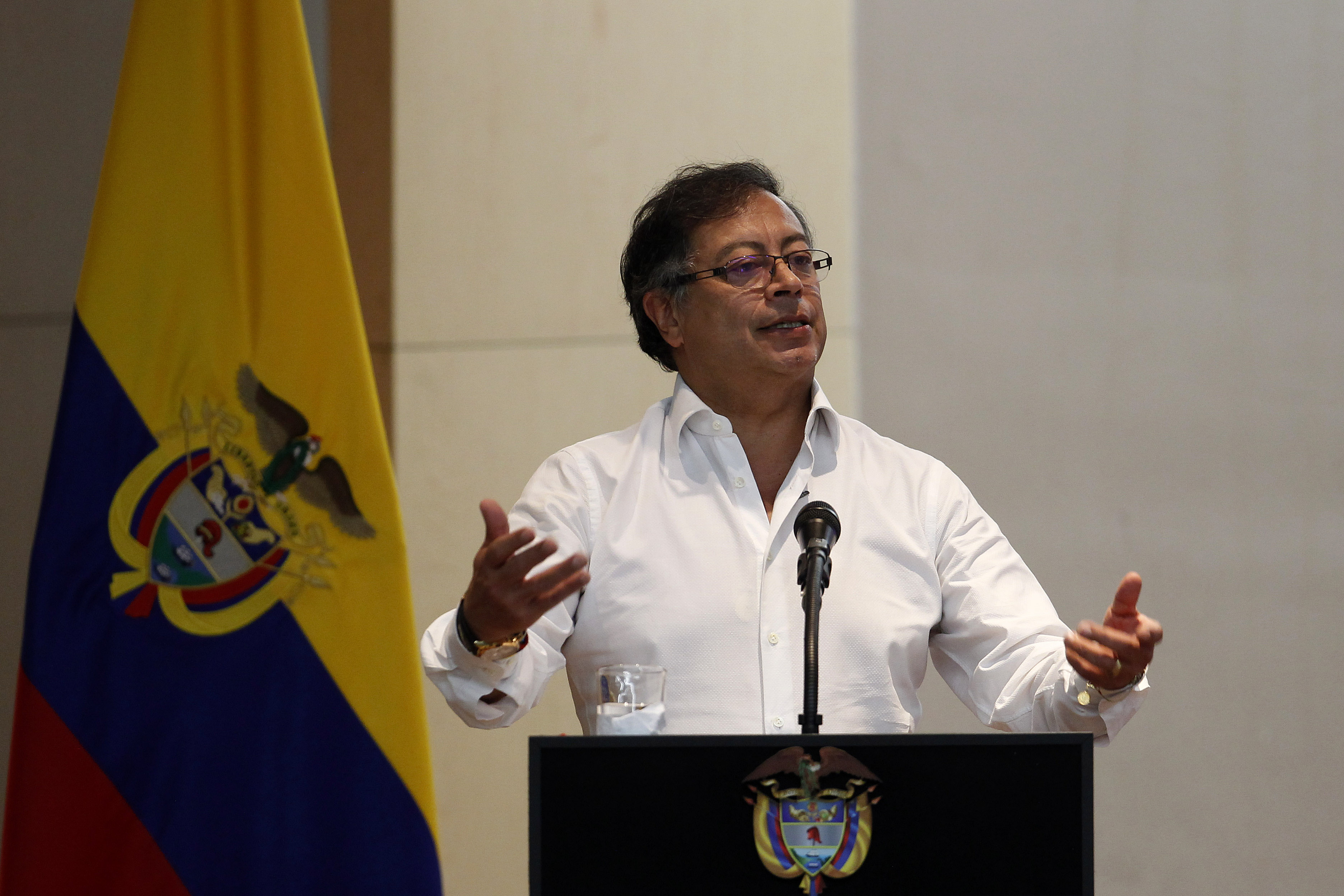 AME7168. MEDELLÍN (COLOMBIA), 30/11/2022.- El presidente de Colombia, Gustavo Petro, habla durante el acto de reconocimiento de responsabilidad y pedido de perdón por las masacres de Ituango, hoy en Medellín (Colombia). EFE/Luis Eduardo Noriega A.