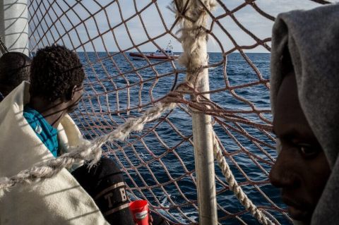 Tras 11 días de espera, migrantes africanos podrán desembarcar en Italia