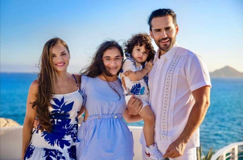 Fabián Ríos y Yuly Ferreira con sus hijos Lucia y David