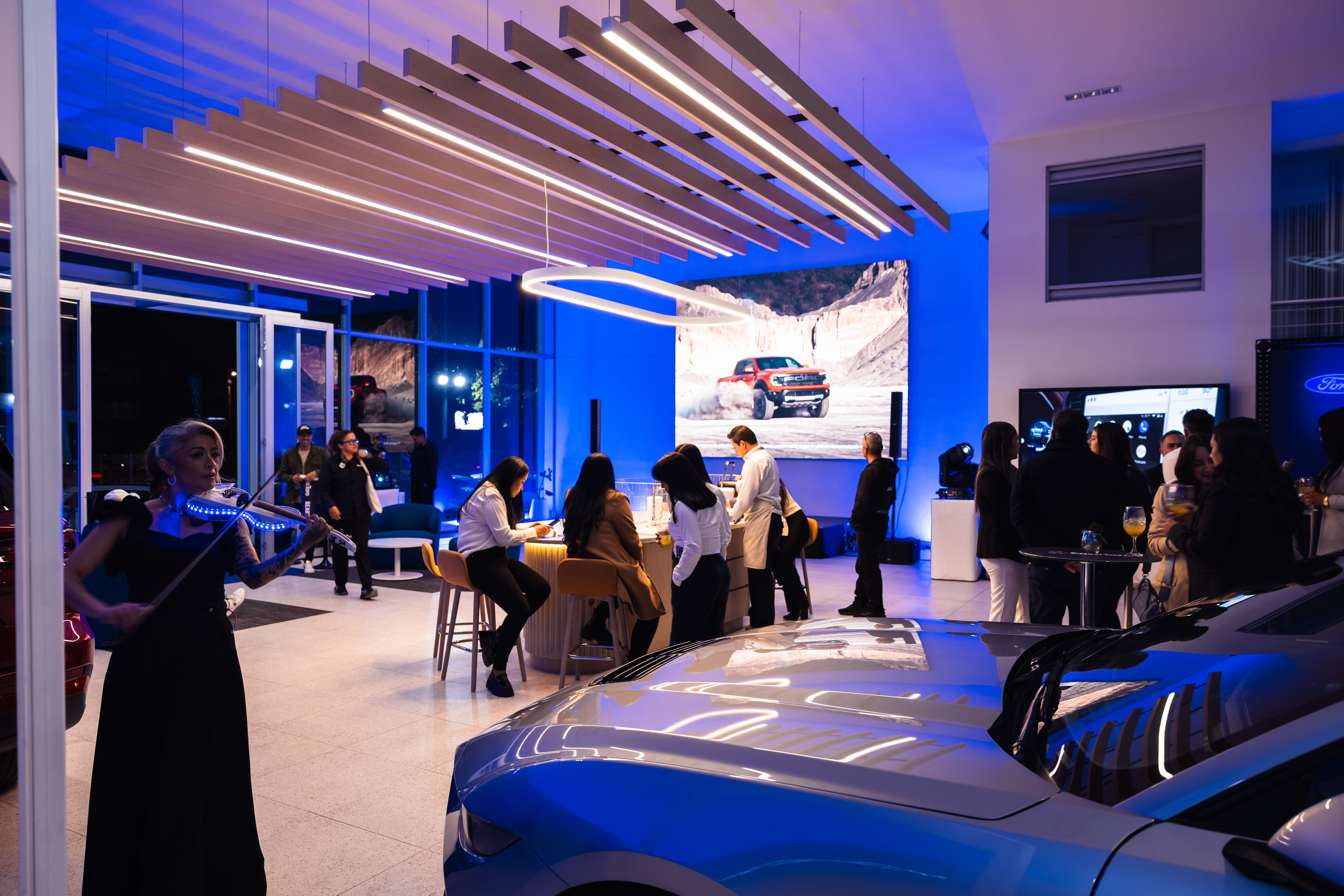 Más que una renovación de imagen, el nuevo espacio redefine la experiencia de compra y servicio automotriz, poniendo a las personas en el centro de cada interacción.
