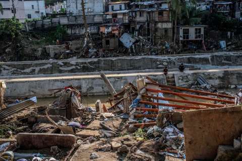 Tifón en Filipinas deja decenas de muertos y más de un millón de damnificados