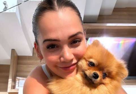 Lina Tejeiro dice que Frida, su perrita fallecida, reencarnó en otra mascota suya
