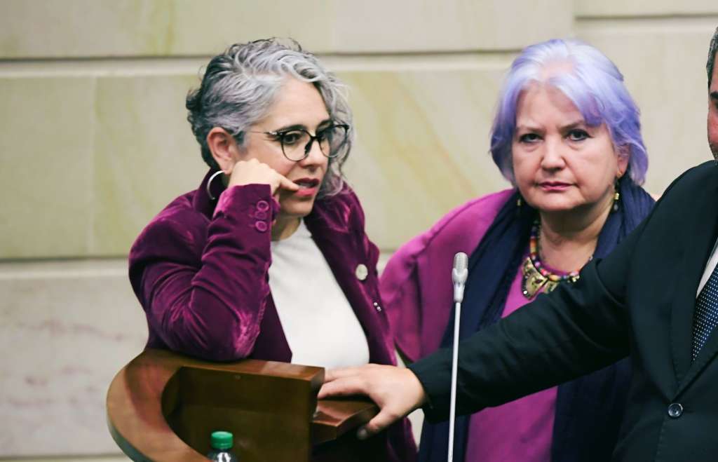 Senadora María José Pizarro y senadora y presidenta de la Colombia Humana, Gloria Flórez.