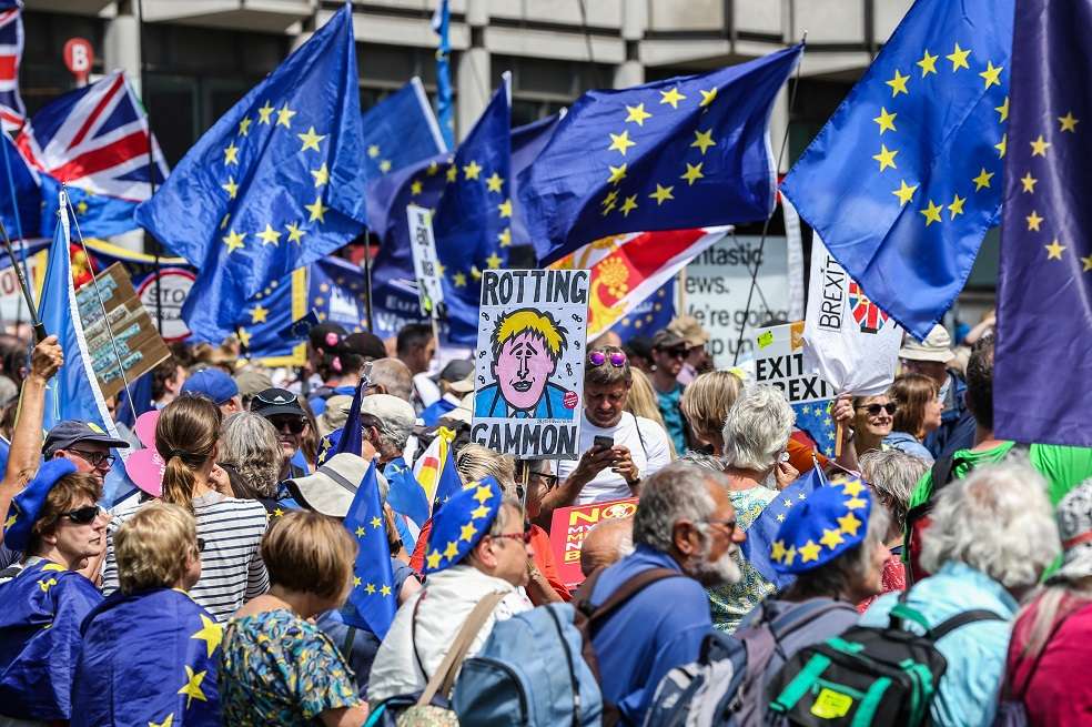 London (United Kingdom), 20/07/2019.- Anti Brexit protesters take part in the No to Boris, Yes to EU March in London, Britain, 20 July 2019. People gathered to march against Brexit and Boris Johnson to likely be named as the new British Prime Minister. (Protestas, Reino Unido, Londres) EFE/EPA/HOLLIE ADAMS