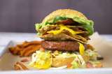 Esta es la primera cadena de comida rápida que venderá Beyond Meat en Colombia
