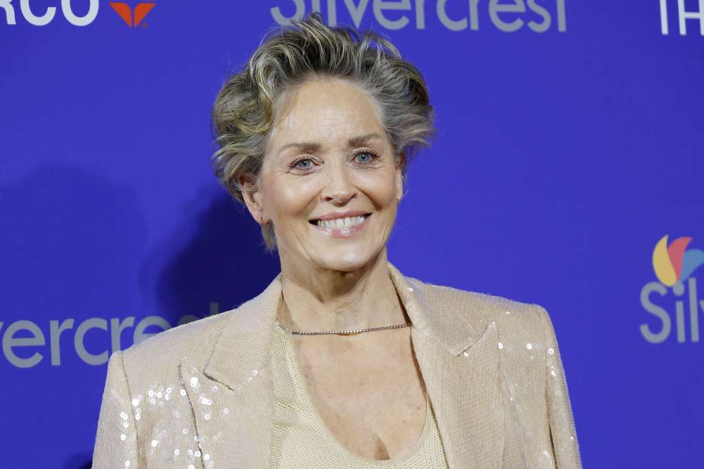 Palm Springs (United States), 04/01/2025.- Sharon Stone poses on the red carpet at the 2025 Palm Springs International Film Festival Awards Night Gala at the Palm Springs Convention Center in Palm Springs, California, USA, 03 January 2025. (Cine, Cine) EFE/EPA/NINA PROMMER