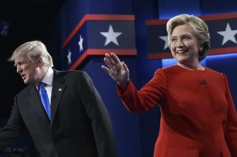 En imágenes: el primer cara a cara entre Hillary Clinton y Donald Trump