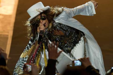 Steven Tyler recuerda lo furioso que estuvo cuando lo enviaron a rehabilitación