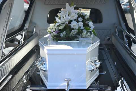 Ordenan sepultar al muerto que velaron por nueve días en Cali