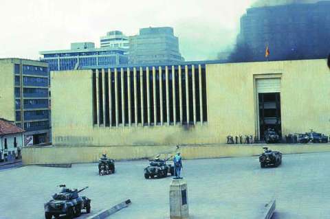 Palacio de Justicia, un grifo abierto