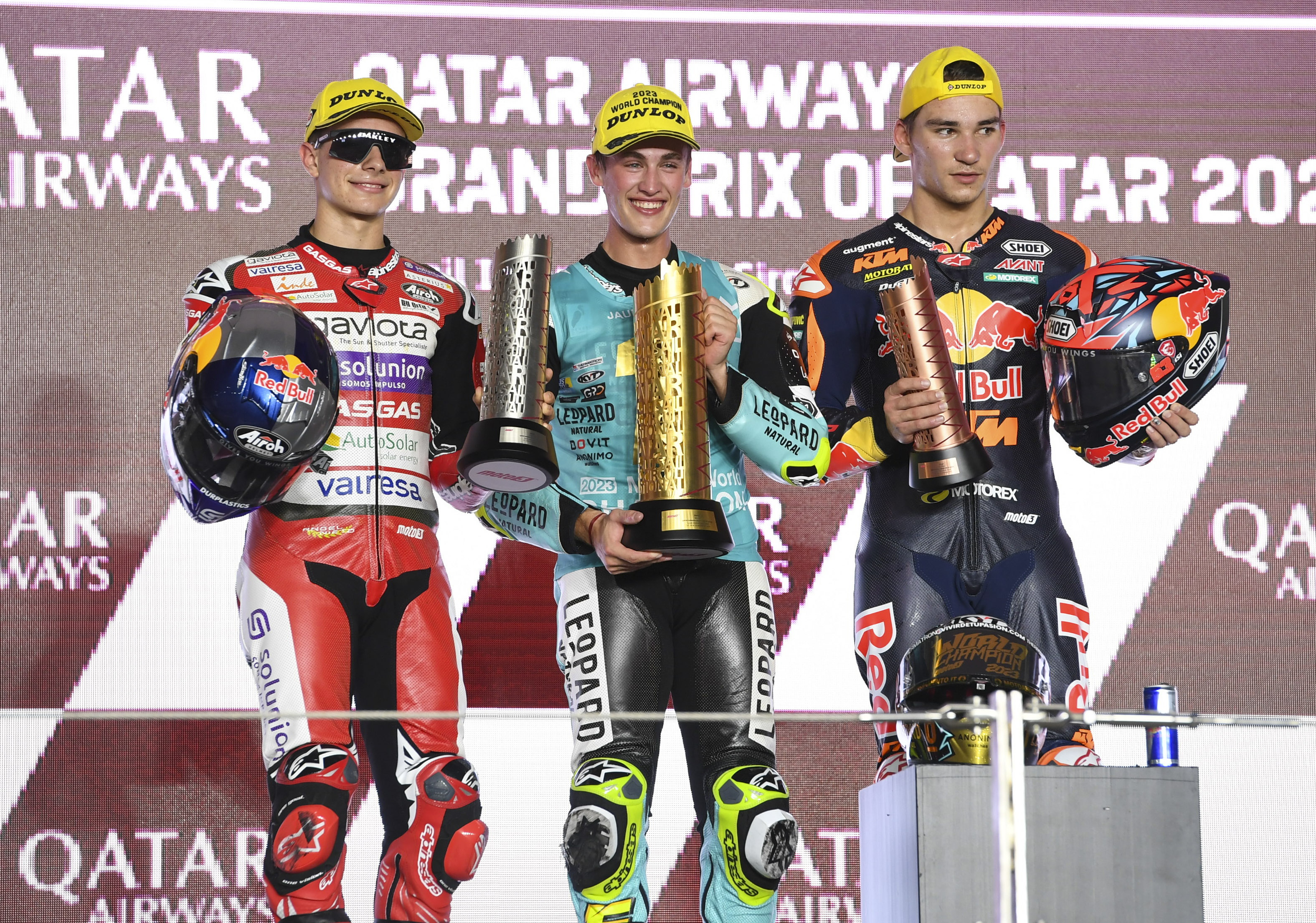 Doha (Qatar), 19/11/2023.- Spanish Moto3 rider Jaume Masia (C) of Leopard Racing celebrates his victory on the podium with second placed Colombian Moto3 rider David Alonso (L) of ASGAS Aspar Team and third placed Turkish Moto3 rider Deniz Oncu (R) of Red Bull KTM Ajo after the Moto3 race of the Motorcycling Grand Prix of Qatar at the Losail International Circuit in Doha, Qatar, 19 November 2023. (Motociclismo, Ciclismo, Catar) EFE/EPA/NOUSHAD THEKKAYIL