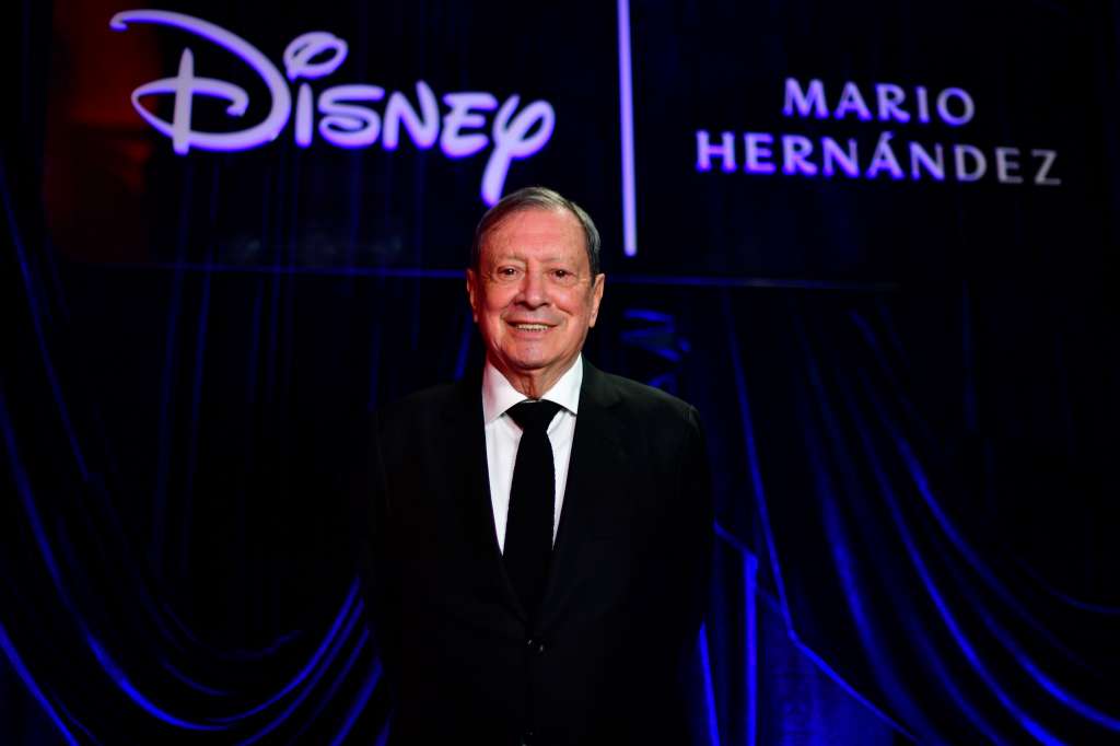 Fundador de la empresa con su mismo nombre durante la gala de la Alfombra Azul de Disney y Mario Hernández