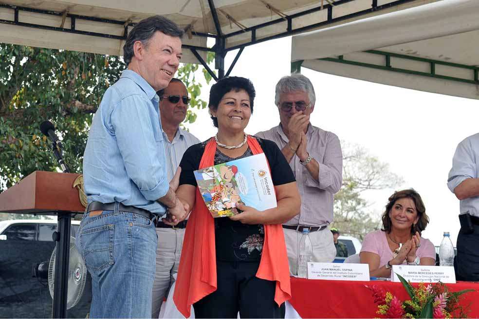 El presidente Juan Manuel Santos en un acto de restitución de tierras en Córdoba. / Presidencia