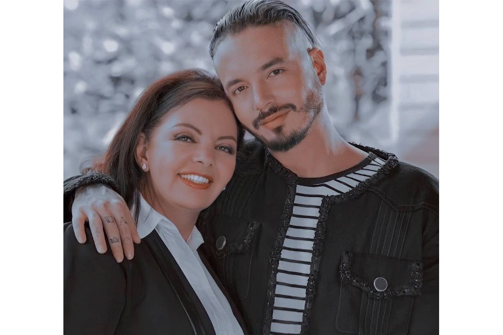 A través de sus redes sociales, J Balvin le pidió a sus seguidores orar por su mamá, Alba Mery Balvin, quien atraviesa un difícil momento.
