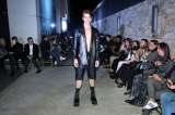 Desfile del diseñador Fabián Rodríguez en la embajada del Ecuador