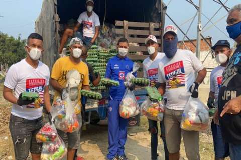 Wilmar Barrios y Teófilo Gutiérrez donaron mercados en Cartagena y Barranquilla