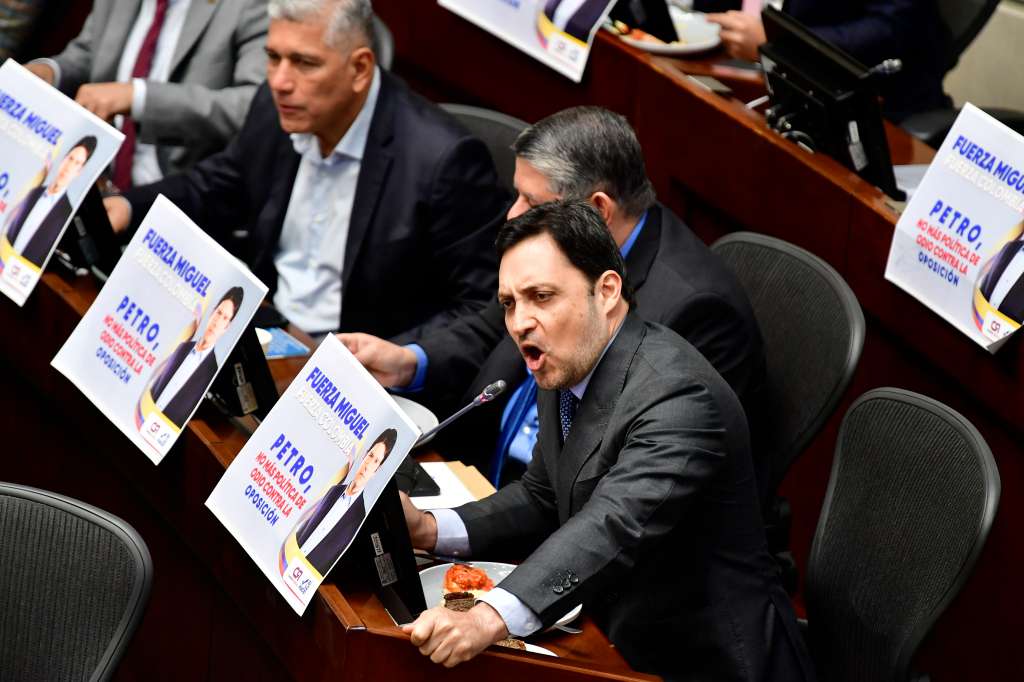 Senador, durante el debate de la reforma laboral en la plenaria del Senado, días después del atentado al senador Miguel Uribe.