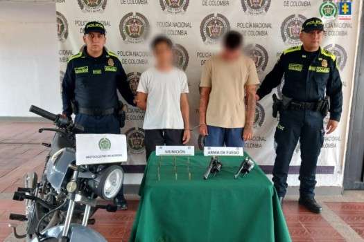 Los dos sujetos, señalados de atacar con un ladrillo en la cabeza al uniformado, fueron capturados en flagrancia. Pese a ello, no aceptaron cargos. Sin embargo, fueron enviados a prisión.
