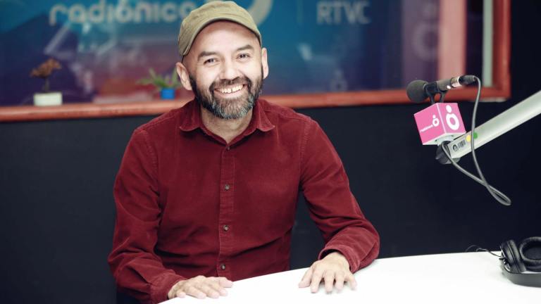 Álvaro González Villamarín, “El profe”, no dirigirá más Radiónica de RTVC