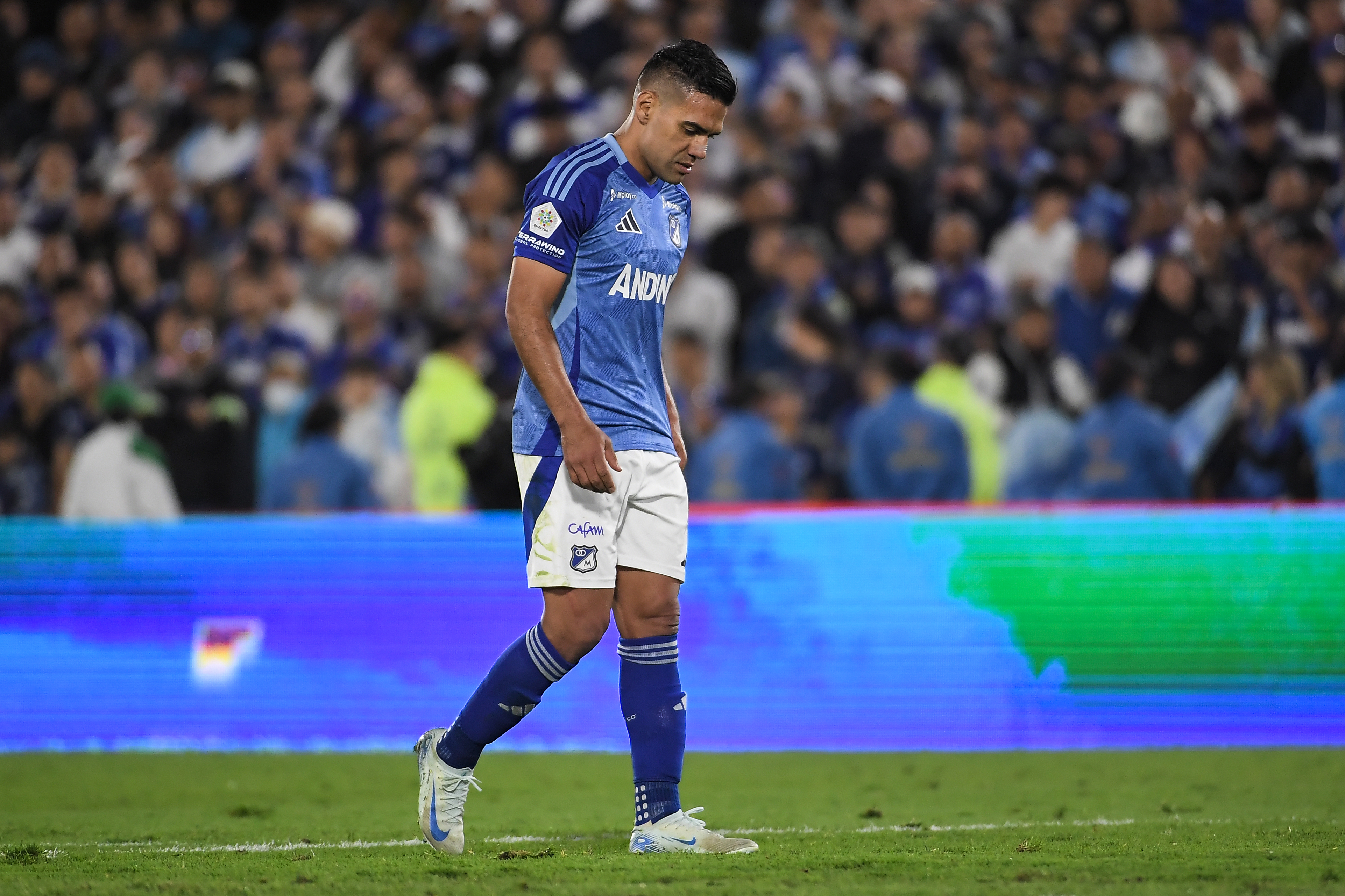Jugador de Millonarios durante el compromiso ante Atlético Nacional en el Estadio El Campin de Bogotá