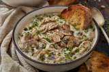 Ingredientes y receta para hacer lomitos de pollo al vino con champiñones