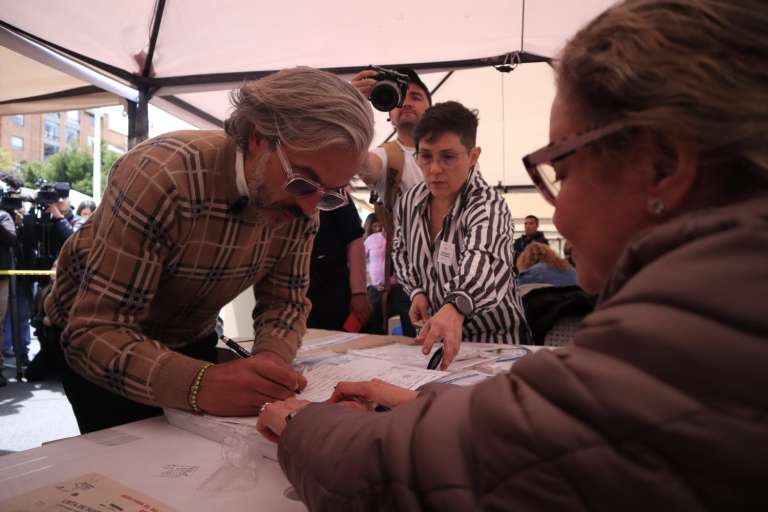 Juan Daniel Oviedo, anunció que esperará los resultados de las elecciones en el salón comunal del segundo sector del barrio Brasilia, en la localidad de Bosa.