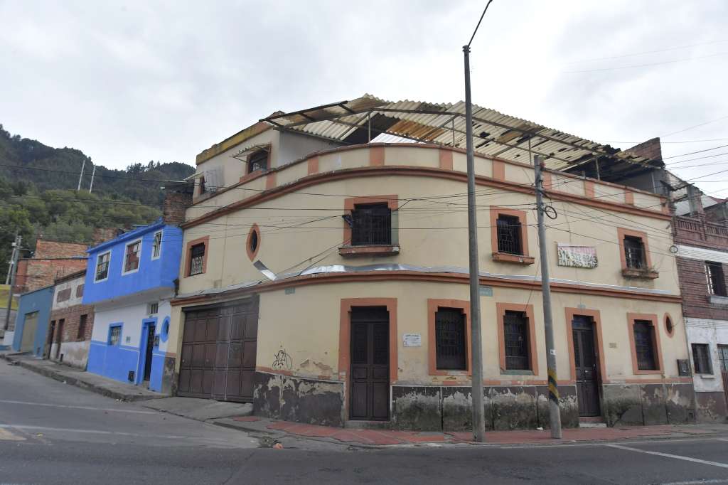 En 2024, viviendas de seis cuadras del barrio obrero se devaluaron abruptamente. La comunidad radicó querellas ante Catastro en medio del temor de ser desalojados en los próximos años y con casas que valen precios irrisorios.