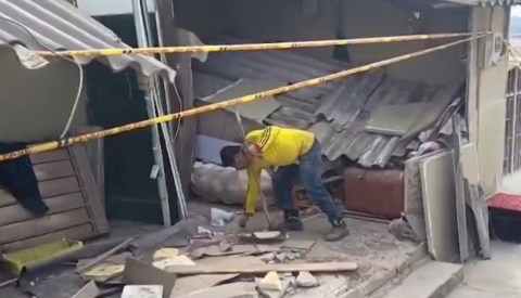 Niña podría perder una extremidad tras choque de camión contra vivienda en Soacha