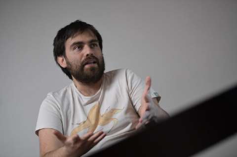 Juan Serrano: “El periodismo investigativo puede ser material dramático”