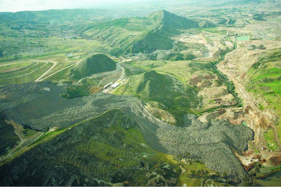 Tras la explosión del relleno, 1,2 millones de toneladas de basura cayeron sobre el río Tunjuelo y gases tóxicos afectaron a los habitantes de nueve veredas y 900 barrios.