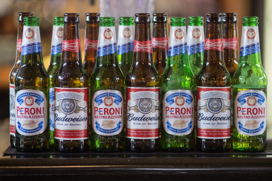 AB InBev acordó pagar 44 libras esterlinas por acción en efectivo. / Bloomberg News