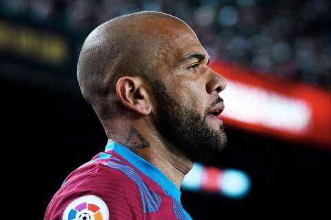 Dani Alves seguirá en prisión preventiva tras decisión del tribunal de Barcelona