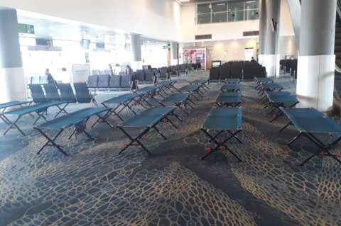 Aeropuerto El Dorado instaló camas para refugiar extranjeros