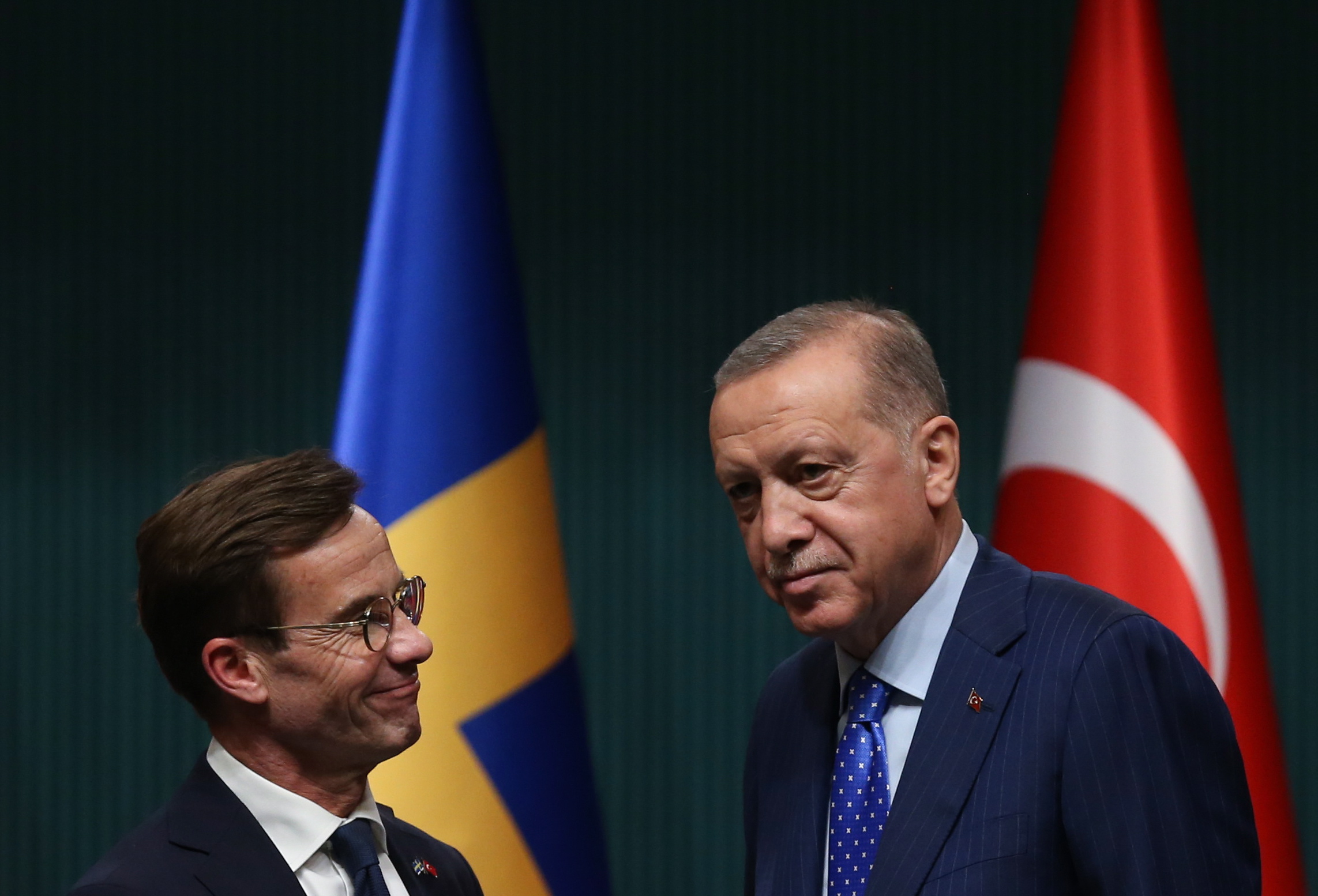 Ankara (Turkey), 08/11/2022.- Turkish President Recep Tayyip Erdogan (R) and Swedish Prime Minister Ulf Kristersson attend a press conference after their meeting at the Presidential Palace in Ankara, Turkey, 08 November 2022. Kristersson is in Turkey to hold talks about the NATO membership status of Sweden. (Suecia, Turquía) EFE/EPA/NECATI SAVAS