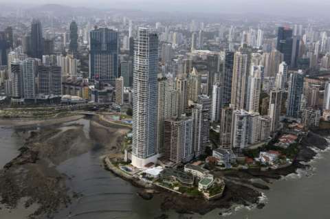 Panamá vuelve a lista de paraísos fiscales de la Unión Europea