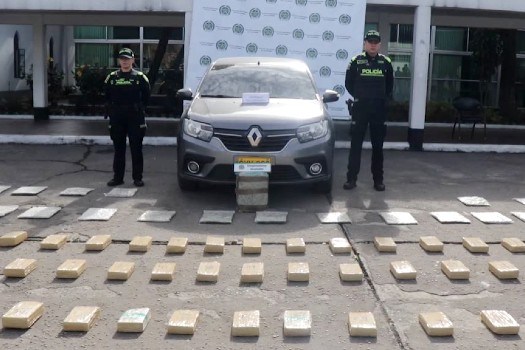 Hallan carro robado con más de 350 kilos de marihuana en hotel de Venecia