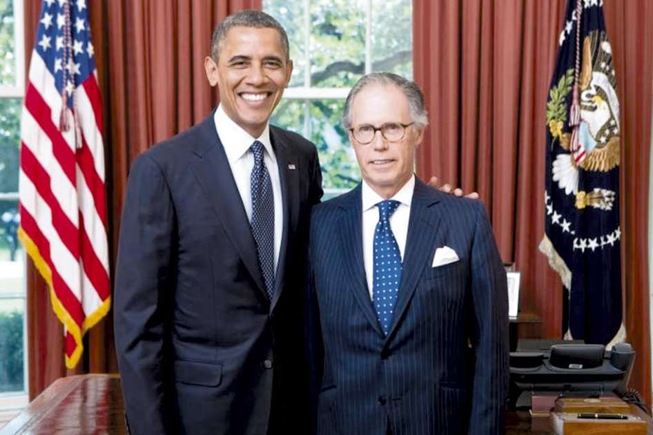 El embajador de Colombia en Washington, Carlos Urrutia, posa al lado del presidente de EE.UU., Barack Obama. / Cancillería