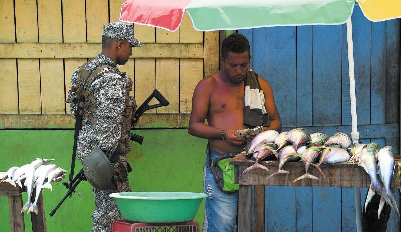 Los seis hombres desaparecidos salieron de Tumaco en enero de 2021 por una promesa laboral. / AFP