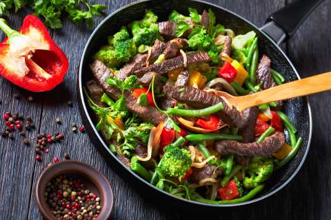 Almuerzo fácil y rápido para llevar al trabajo: lomo de res con vegetales