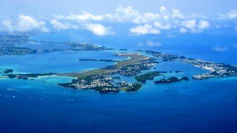 Descubren una enorme capa de roca bajo la corteza oceánica de las Bermudas