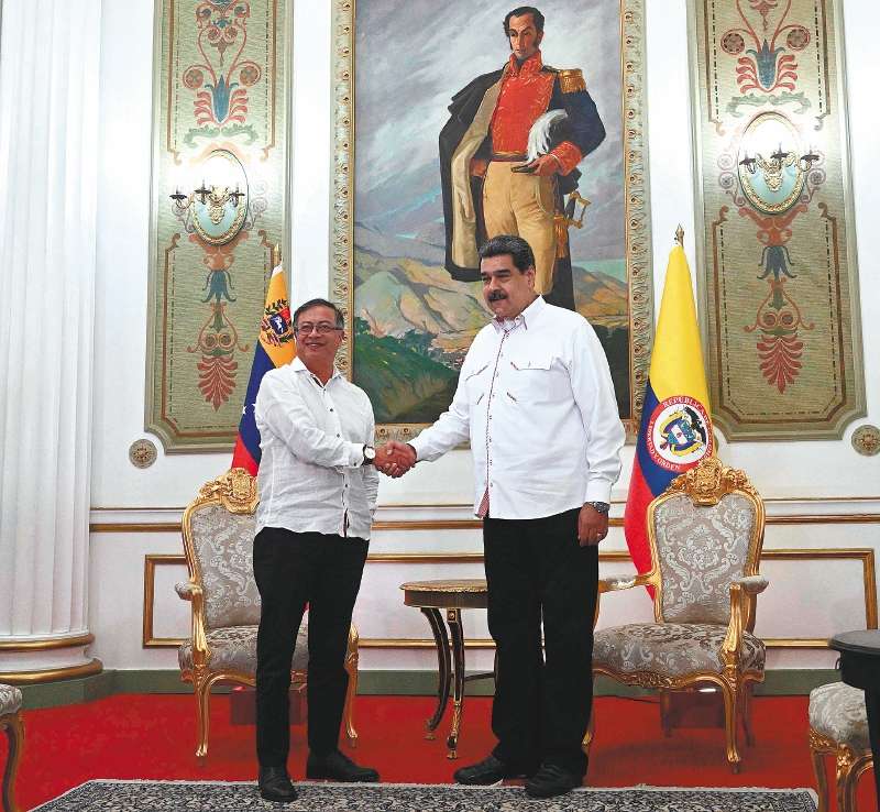 Los presidentes de Colombia, Gustavo Petro; y de Venezuela, Nicolás Maduro, en un encuentro en Caracas la semana pasada. /AFP