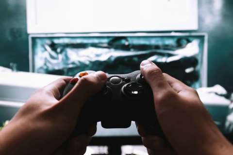 Del “streaming” al “gaming”: las jugadas de los gigantes del entretenimiento