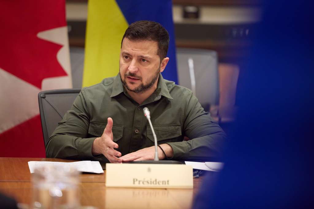 Ottawa (Canada), 22/09/2023.- A handout photo made available by the Ukrainian Presidential Press Service shows Ukraine's President Volodymyr Zelensky during a meeting with Canada's Prime Minister Trudeau in Ottawa, Canada, 22 September 2023. Trudeau and Zelensky held a bilateral meeting to discuss ongoing military, economic, humanitarian and development issues in Ukraine as the country continues to defend itself against Russia's invasion. (Rusia, Ucrania) EFE/EPA/UKRAINIAN PRESIDENTIAL PRESS SERVICE HANDOUT -- MANDATORY CREDIT: UKRAINIAN PRESIDENTIAL PRESS SERVICE -- HANDOUT EDITORIAL USE ONLY/NO SALES